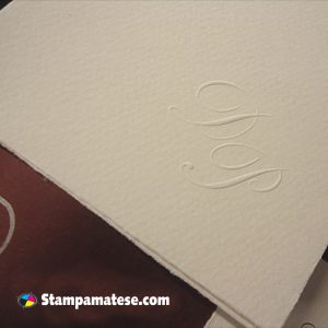 Iniziali in rilievo a secco o a caldo